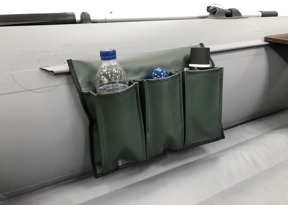 Зеленый кармашек с 3-мя отверстиями на надувной лодке пвх